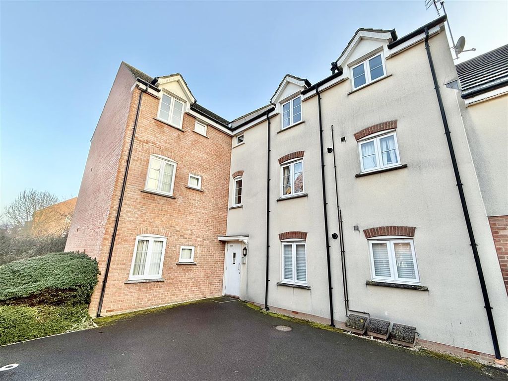 2 bed flat for saleDydale Road, Swindon SN25