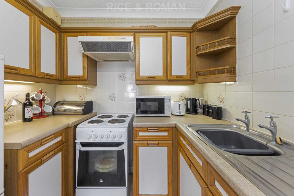 1 bed flat for saleWinterbourne Court, Bracknell RG12 photo 3