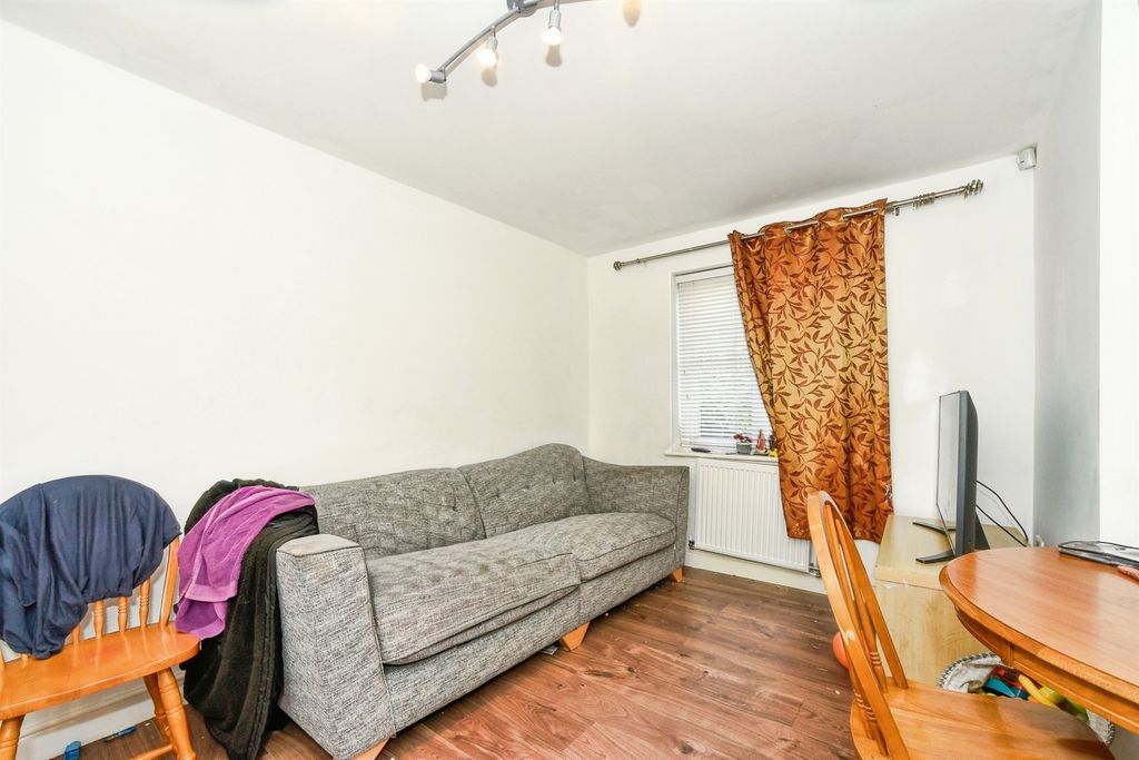 Additional image 3 of 2 bed flat for saleTwickenham Close, Swindon SN3
