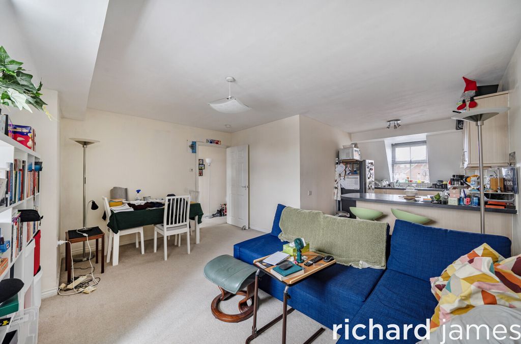 Additional image 2 of 2 bed flat for saleKimmeridge Court, Old Town, Swindon SN1