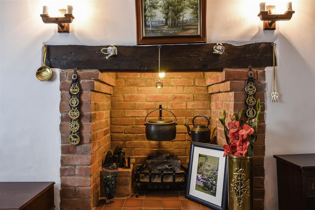 2 bed cottage for saleLudgershall Road, Collingbourne Ducis, Marlborough SN8 photo 2