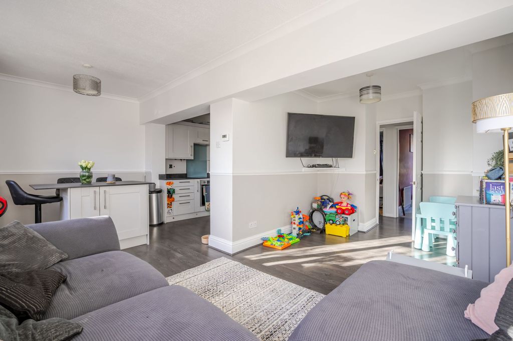 Additional image 2 of 2 bed flat for saleFernbank Road, Ascot SL5