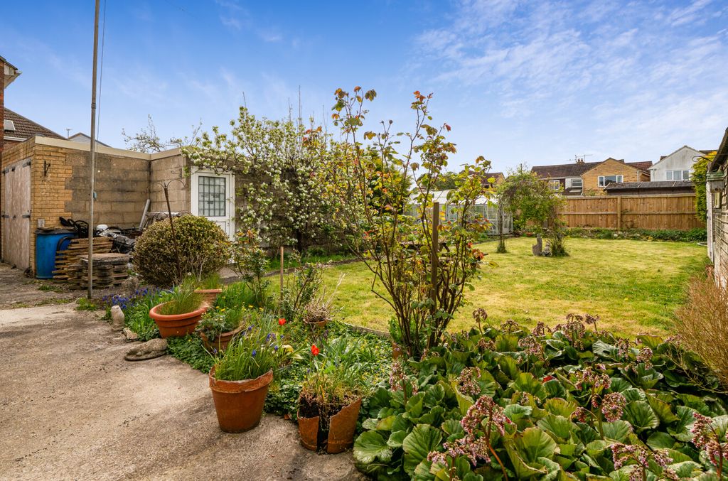 Additional image 20 of 6 bed detached house for saleCarisbrooke Terrace, Chiseldon, Swindon SN4