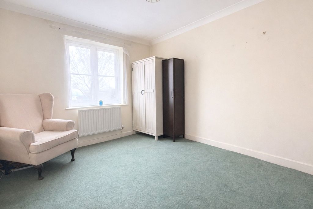 2 bed flat for saleAnders Corner, Bracknell, Berkshire RG42 photo 4