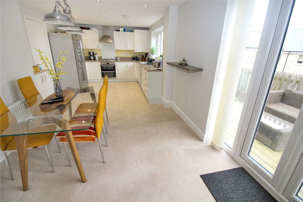 4 bed detached house for saleWebbs Place, Ridgeway Farm, Swindon, Wiltshire SN5 photo 3