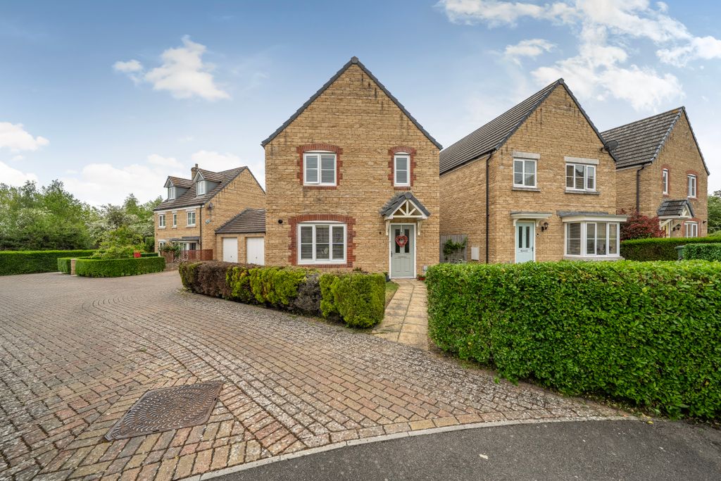 4 bed detached house for saleFitzgerold Avenue, Swindon SN6
