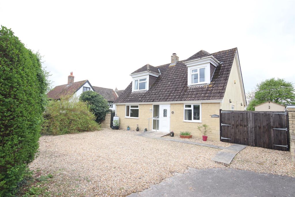 3 bed chalet for saleStation Road, Christian Malford, Chippenham SN15