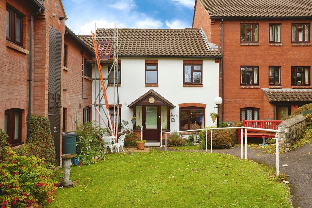 1 bed flat for saleSt. Edwards Court, Shaftesbury SP7