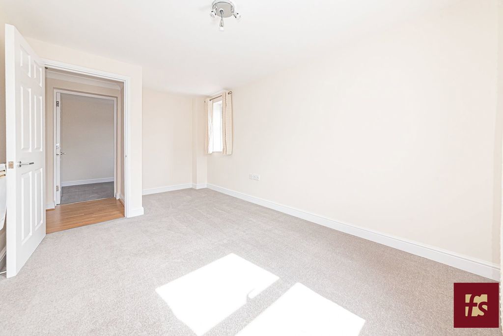 Additional image 13 of 2 bed flat for saleHeath Hill Road South, Crowthorne, Berkshire RG45