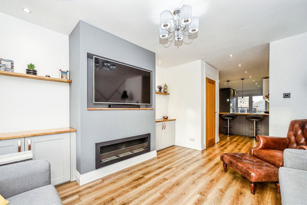 Additional image 2 of 3 bed semi-detached bungalow for saleBanbury Close, Swindon SN3