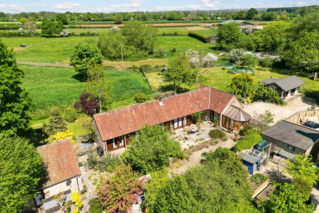 3 bed barn conversion for saleLower Seagry, Chippenham SN15