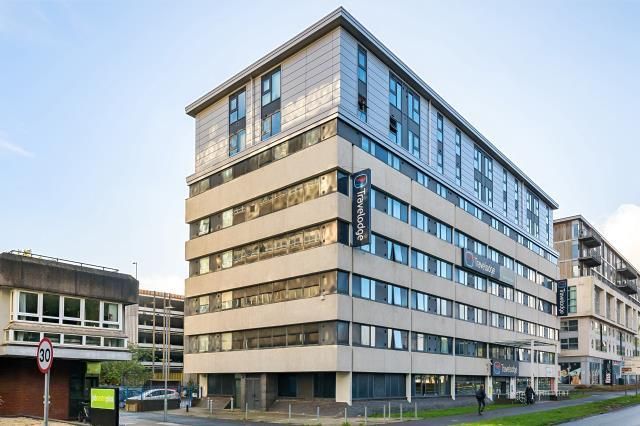2 bed flat for saleSwindon, Wiltshire SN1 photo 4