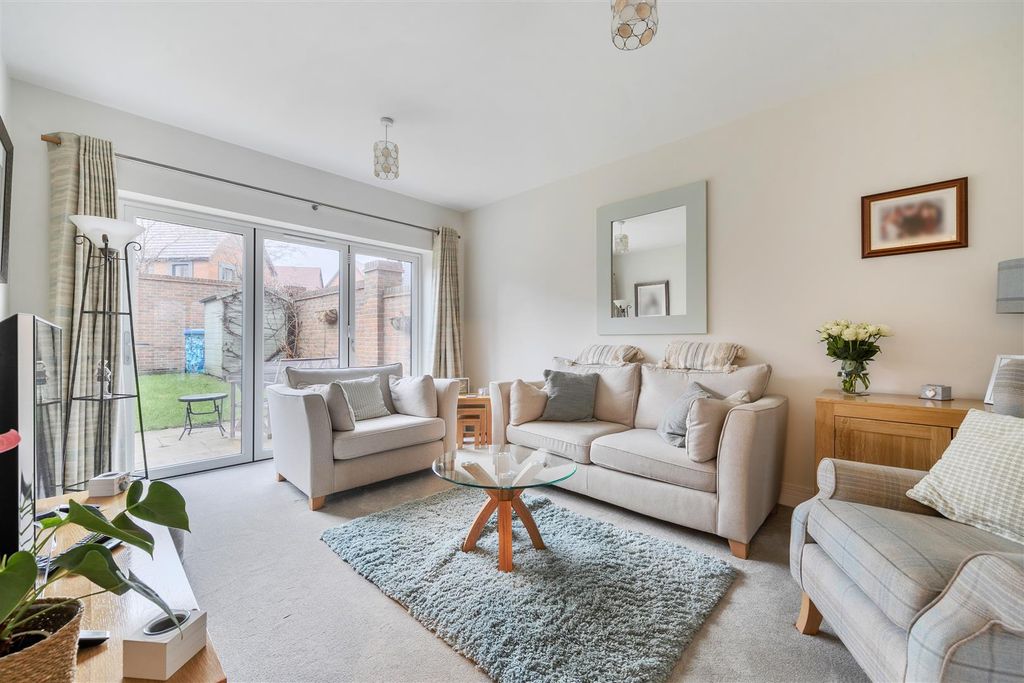 Additional image 4 of 3 bed detached house for saleStirling Close Crowthorne, Berkshire RG45