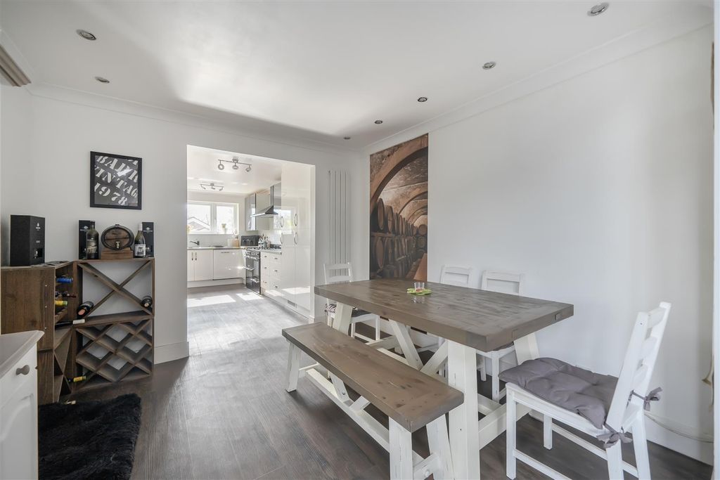 Additional image 10 of 4 bed semi-detached house for saleSouth Meadow, Crowthorne, Berkshire RG45
