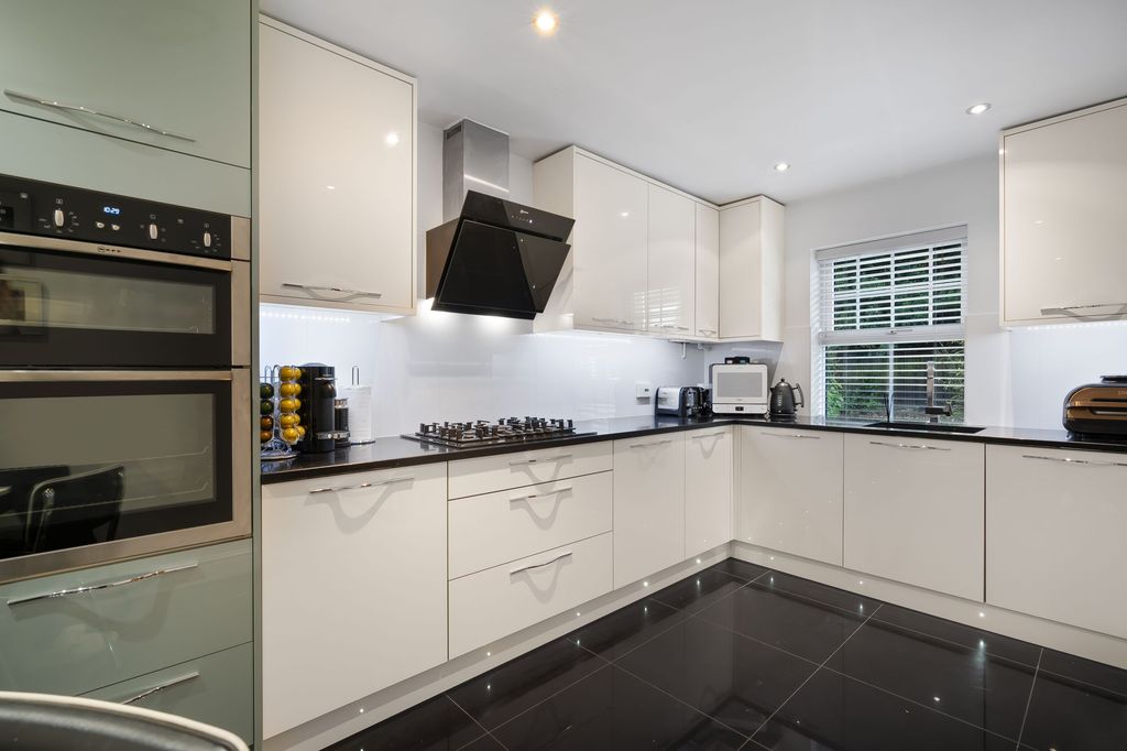 Additional image 3 of 4 bed terraced house for saleFernbank Road, Ascot SL5