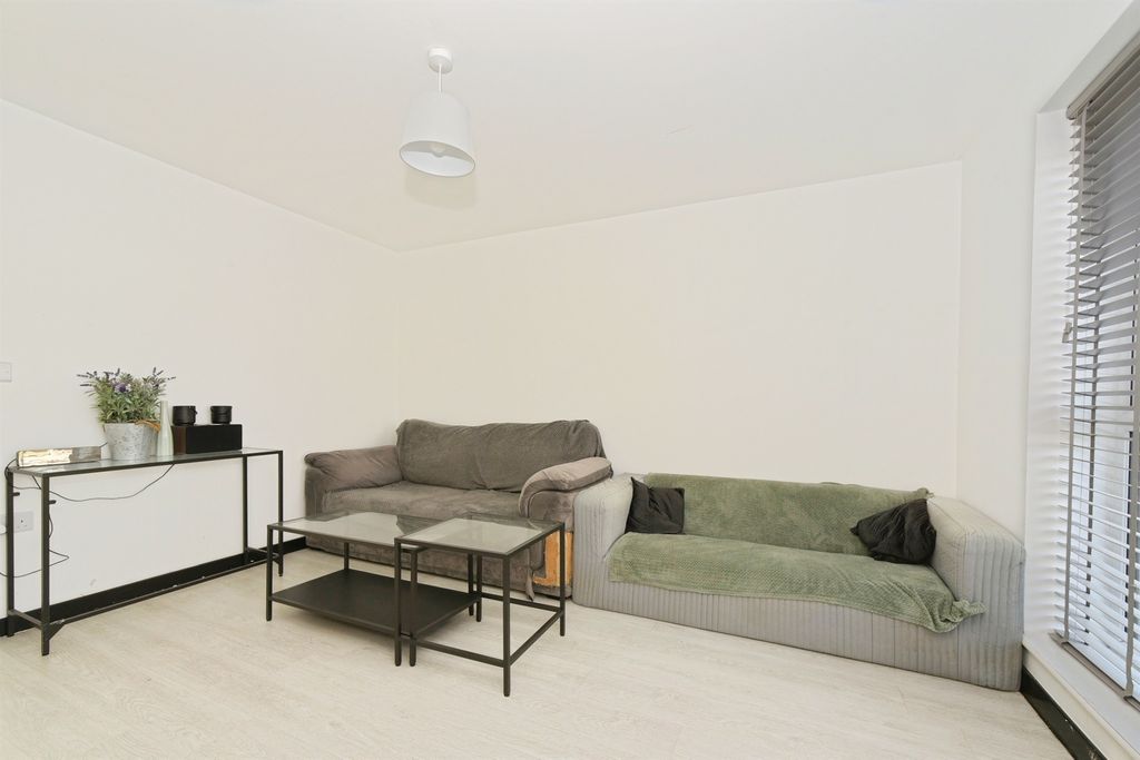 Additional image 2 of 3 bed semi-detached house for saleCrampton Road, Swindon SN3
