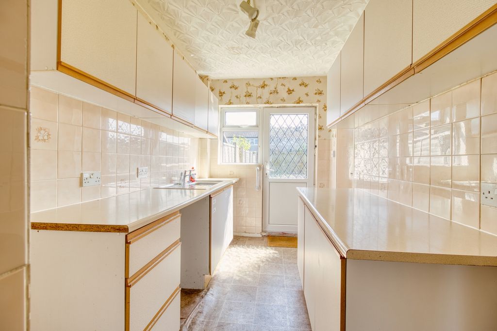 Additional image 4 of 3 bed terraced house for salePakenham Road, Swindon SN3