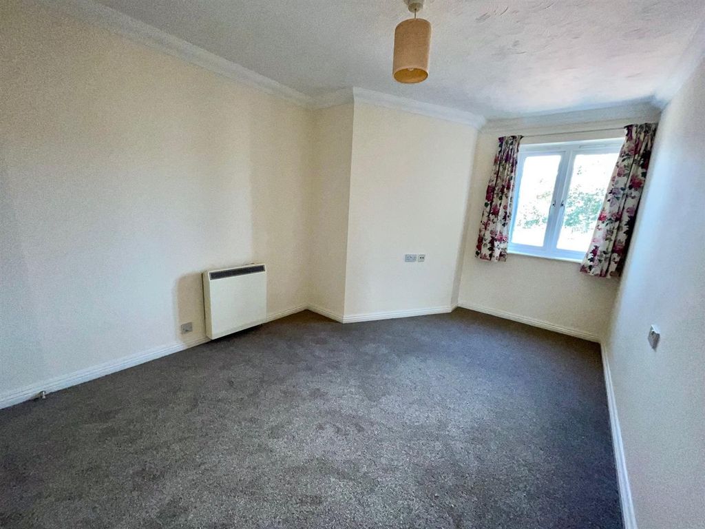 Additional image 5 of 1 bed flat for saleCastle Lodge, Gladstone Road, Chippenham SN15