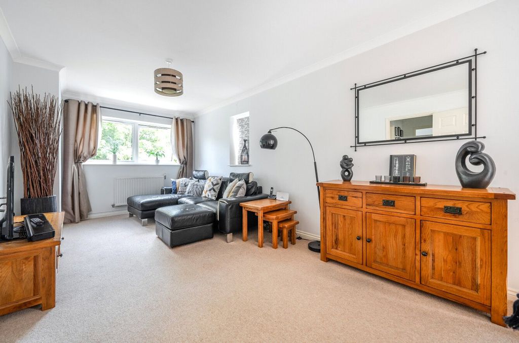 1 bed flat for saleDavy Place, Bracknell, Berkshire RG12 photo 3