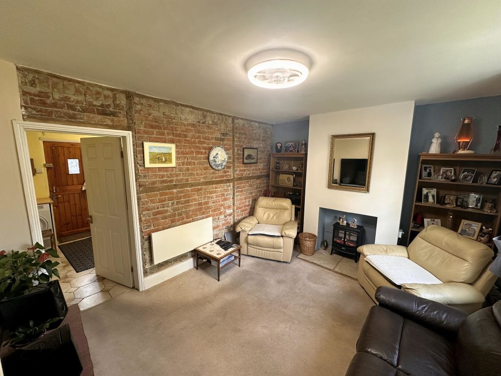 2 bed cottage for saleThe Island, Devizes SN10 photo 3
