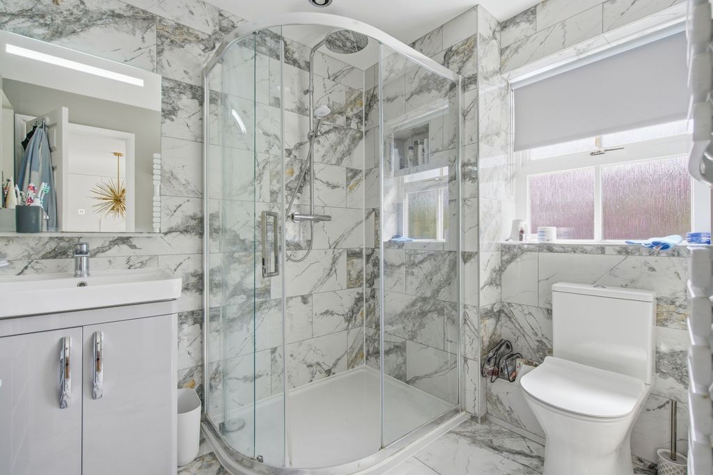 Additional image 8 of 4 bed detached house for saleRoundshead Drive, Warfield RG42