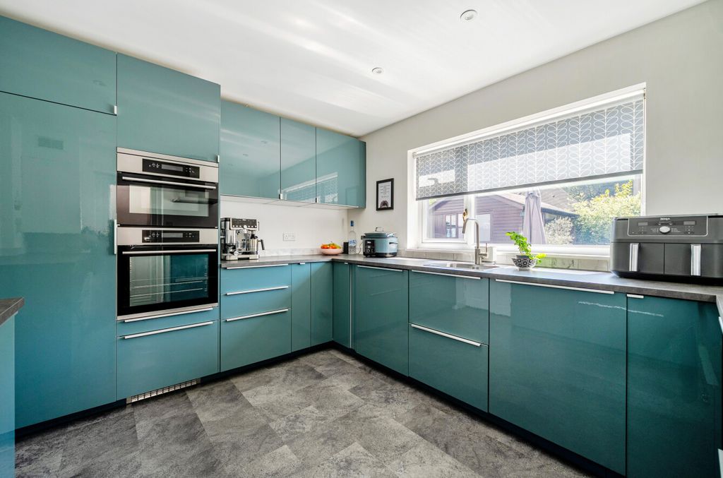 Additional image 2 of 4 bed detached house for saleKyle Close, Bracknell, Berkshire RG12