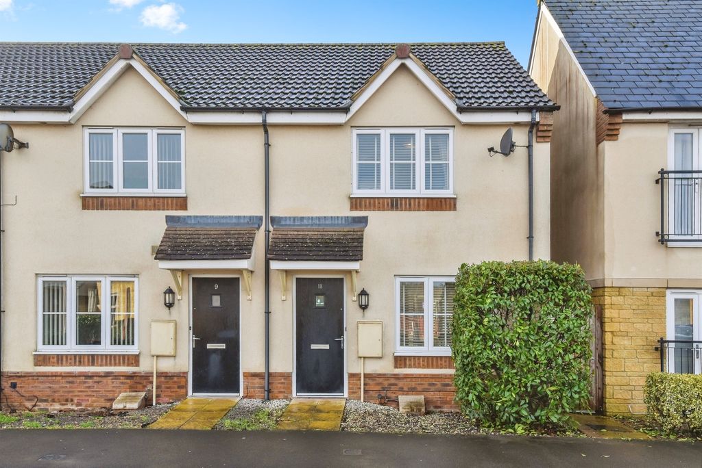 2 bed end terrace house for saleCranesbill Road, Melksham SN12