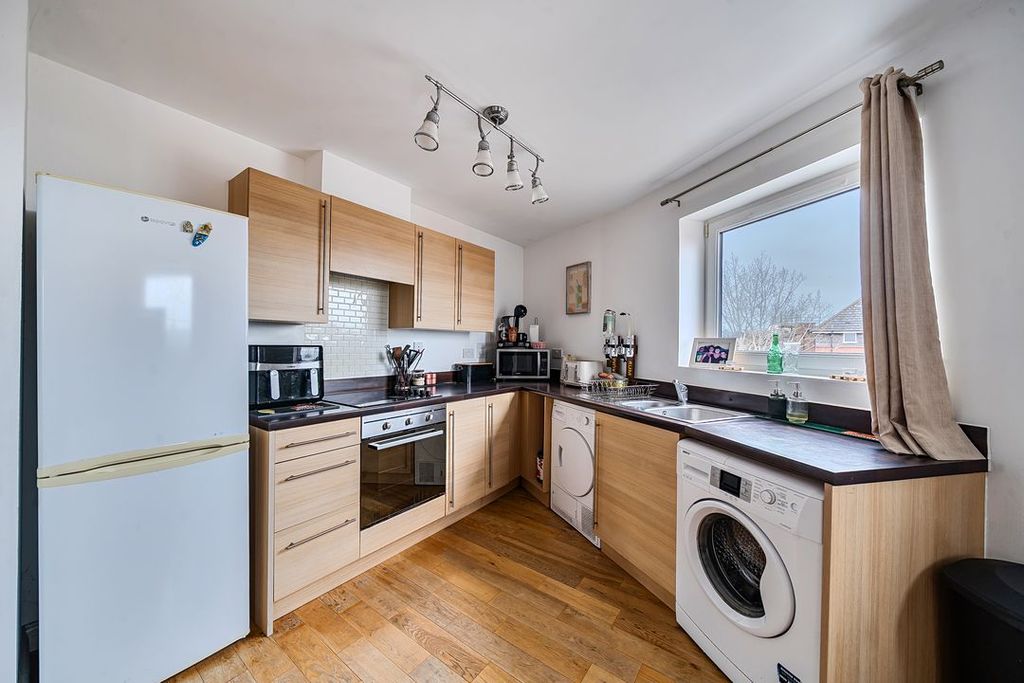 Additional image 6 of 3 bed flat for salePasteur Drive, Old Town, Swindon SN1