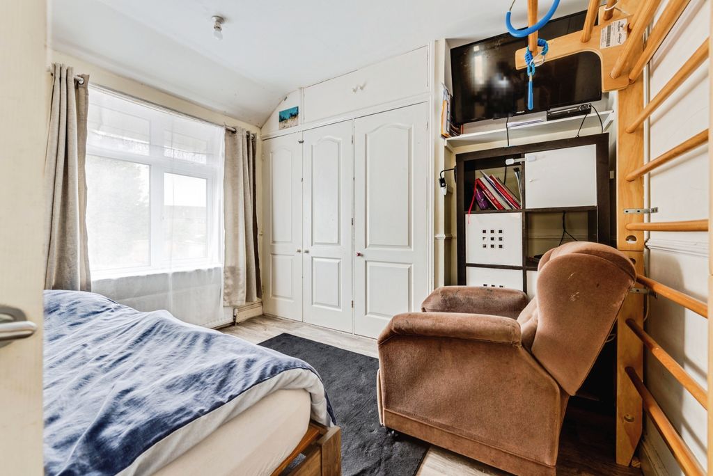 Additional image 13 of 3 bed semi-detached house for saleCopse Avenue, Swindon SN1