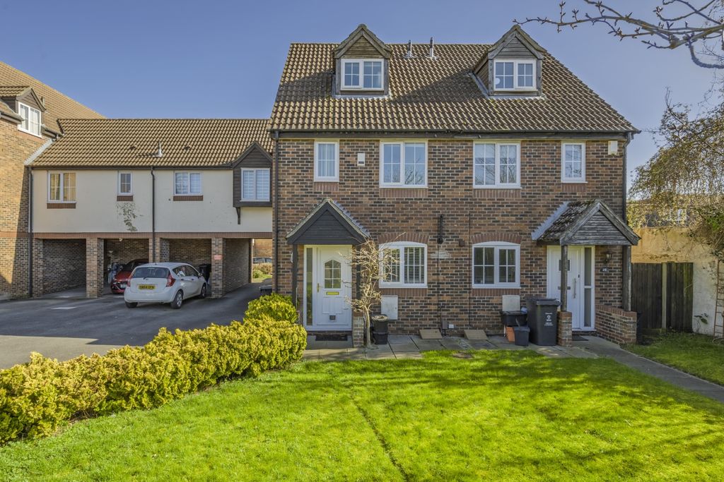 Additional image 19 of 3 bed semi-detached house for saleDewell Mews, Old Town, Swindon SN3