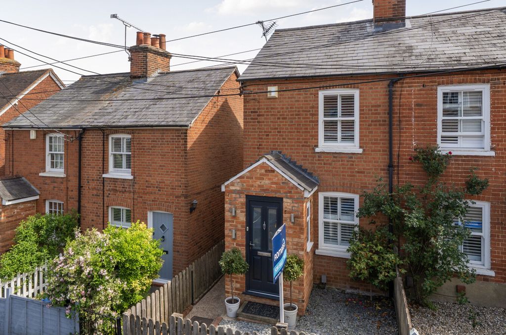 2 bed end terrace house for saleRose Hill, Binfield, Bracknell RG42