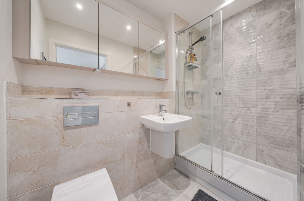 Additional image 9 of 2 bed flat for saleBroad Lane, Bracknell, Berkshire RG12