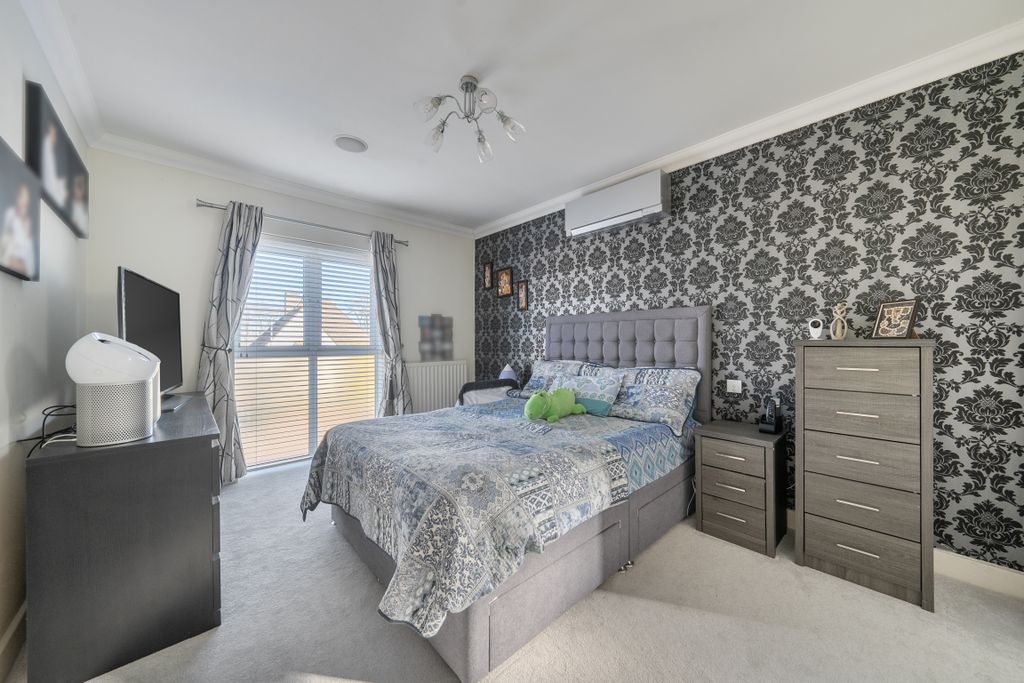 Additional image 8 of 5 bed detached house for saleOkus Road, Swindon SN1