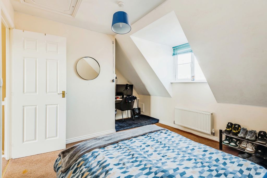 Additional image 7 of 4 bed town house for saleSandbourne Road, Swindon, Wiltshire SN25