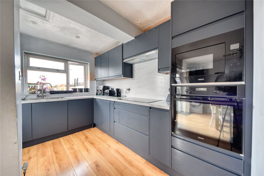 3 bed semi-detached house for saleNorthern Road, Swindon, Wilts SN2