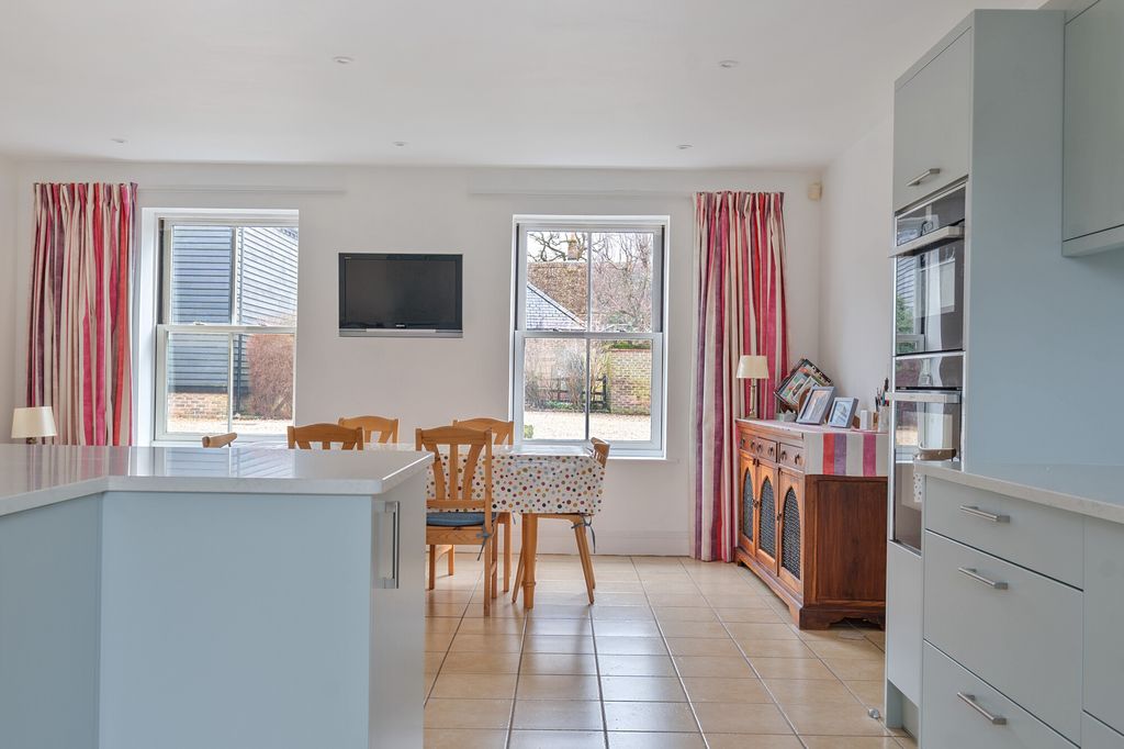 4 bed semi-detached house for saleUrchfont, Devizes SN10 photo 2