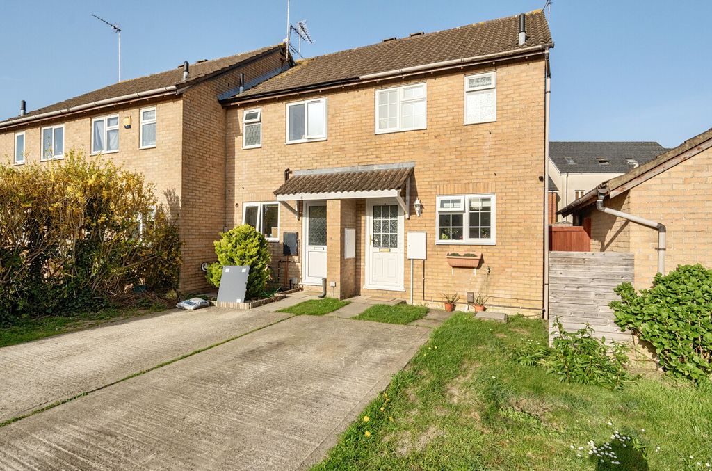 2 bed end terrace house for saleGriffiths Close, Stratton St Margaret, Swindon SN3