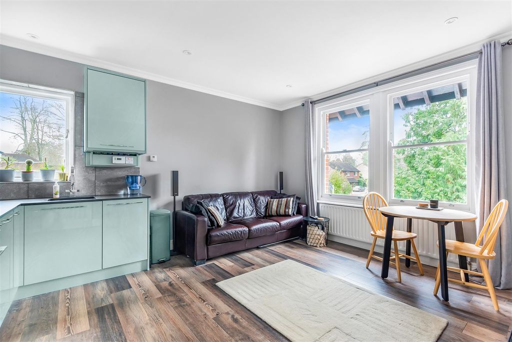 Additional image 5 of 2 bed flat for saleDukes Ride, Crowthorne, Berkshire RG45
