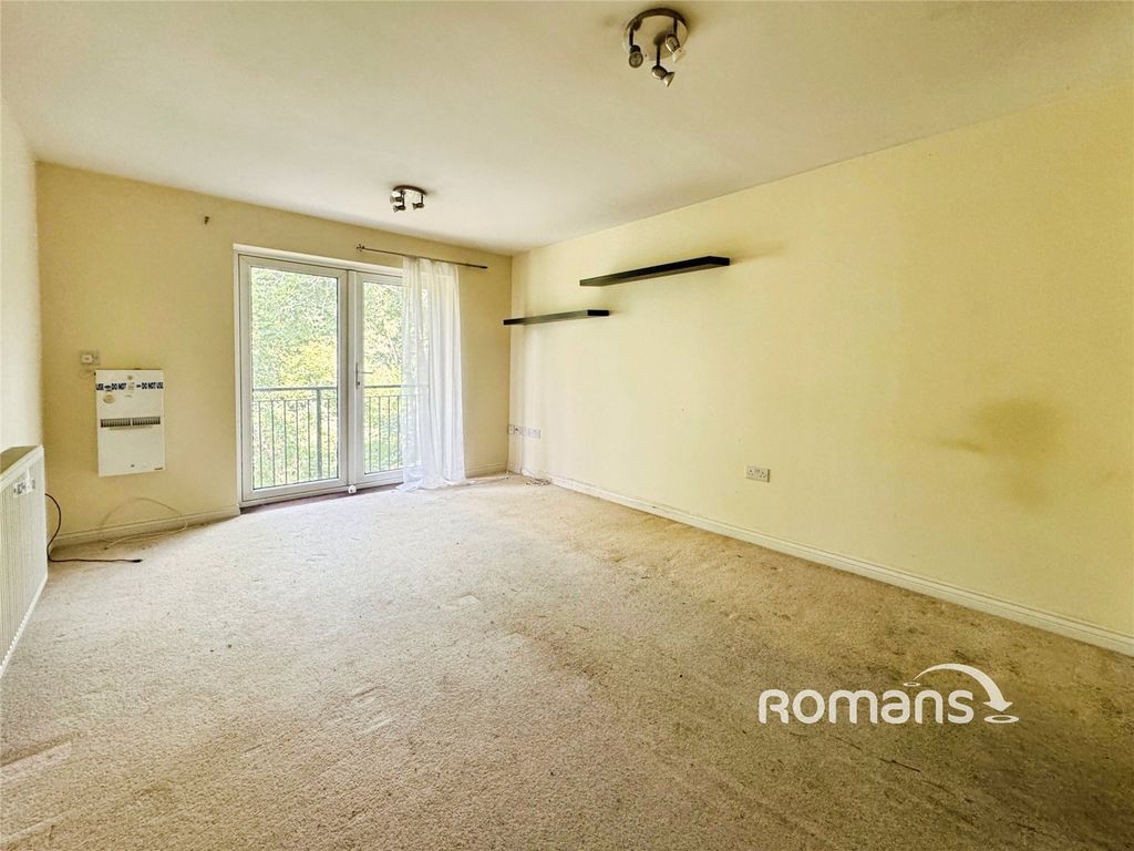 2 bed flat for saleToad Lane, Blackwater, Surrey GU17 photo 2