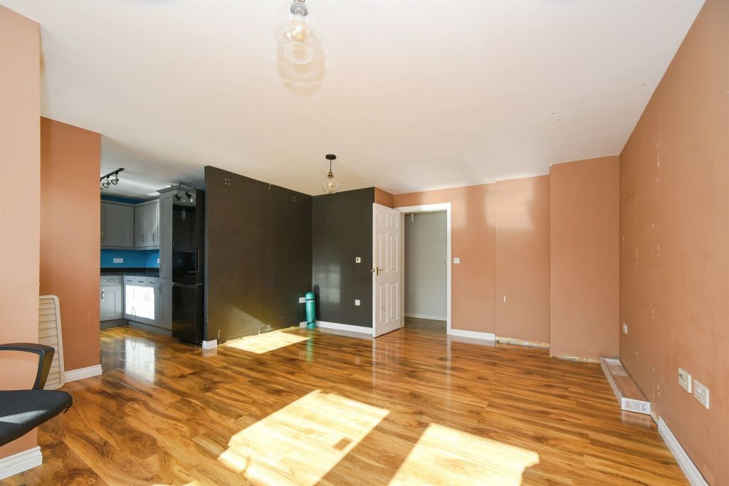 Additional image 4 of 2 bed flat for saleChain Court, Swindon SN1