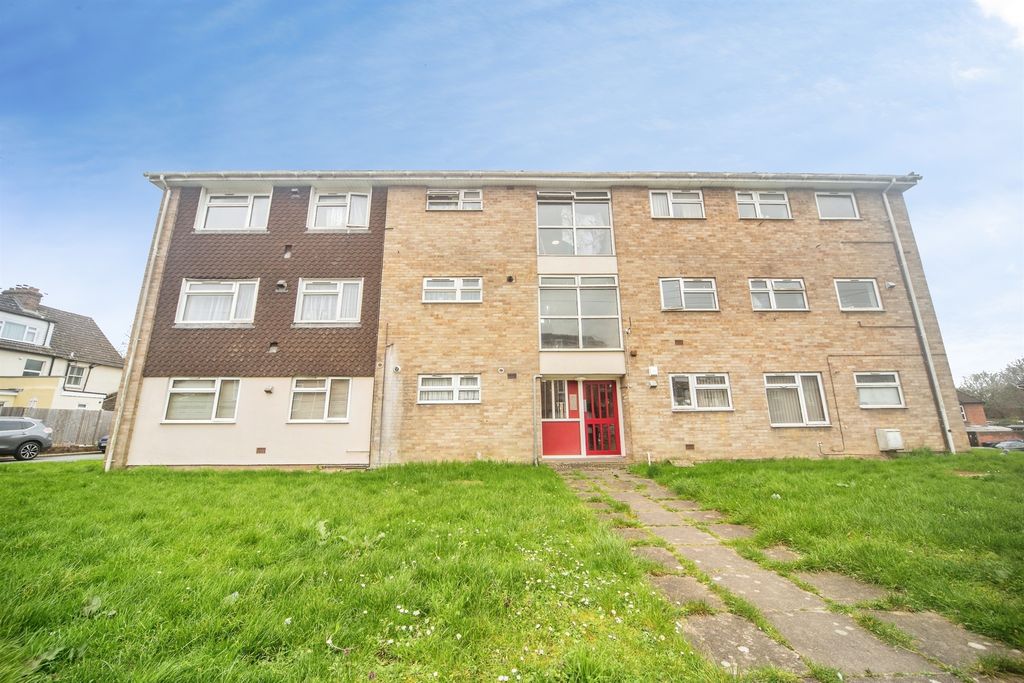 2 bed flat for saleCherry Close, Salisbury SP2 photo 2