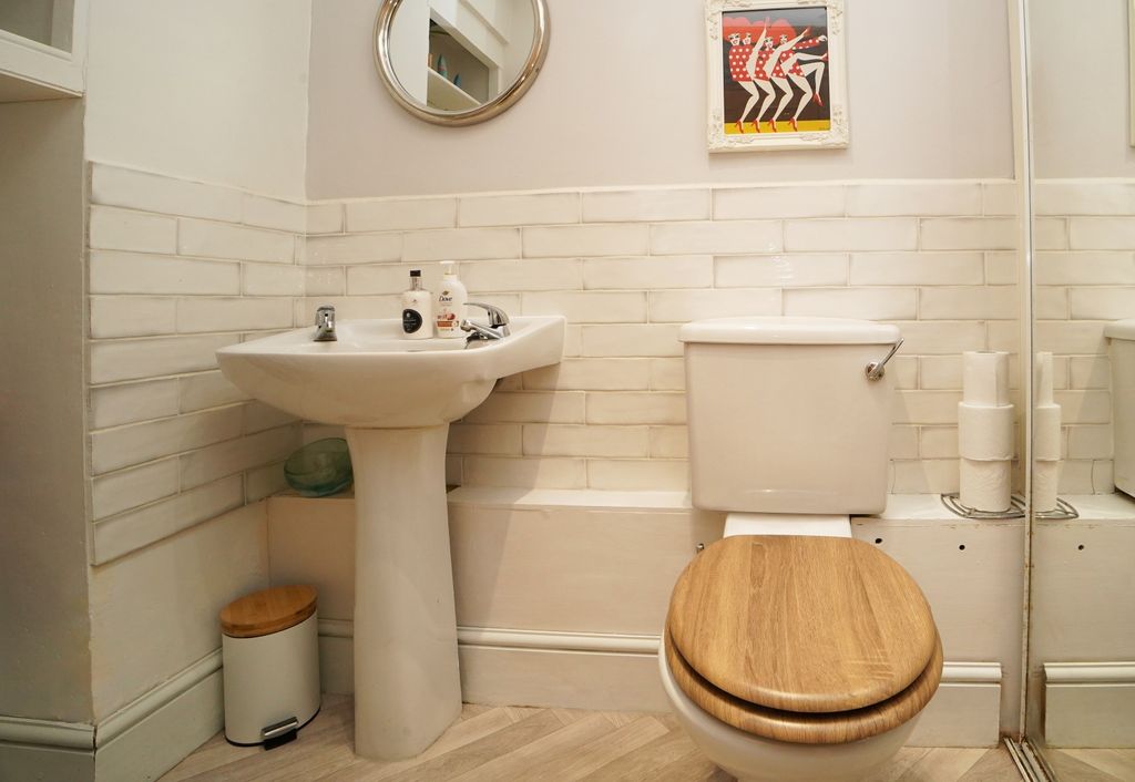 Additional image 11 of 3 bed semi-detached house for saleLechlade Road, Highworth SN6