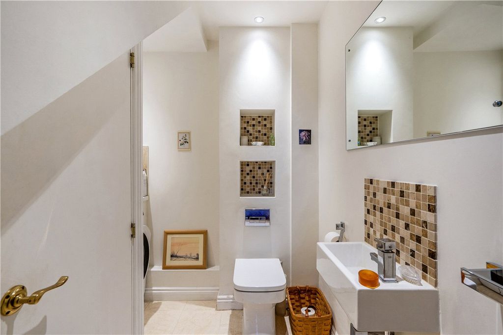 Additional image 16 of 2 bed terraced house for saleWye House Gardens, Barn Street, Marlborough, Wiltshire SN8