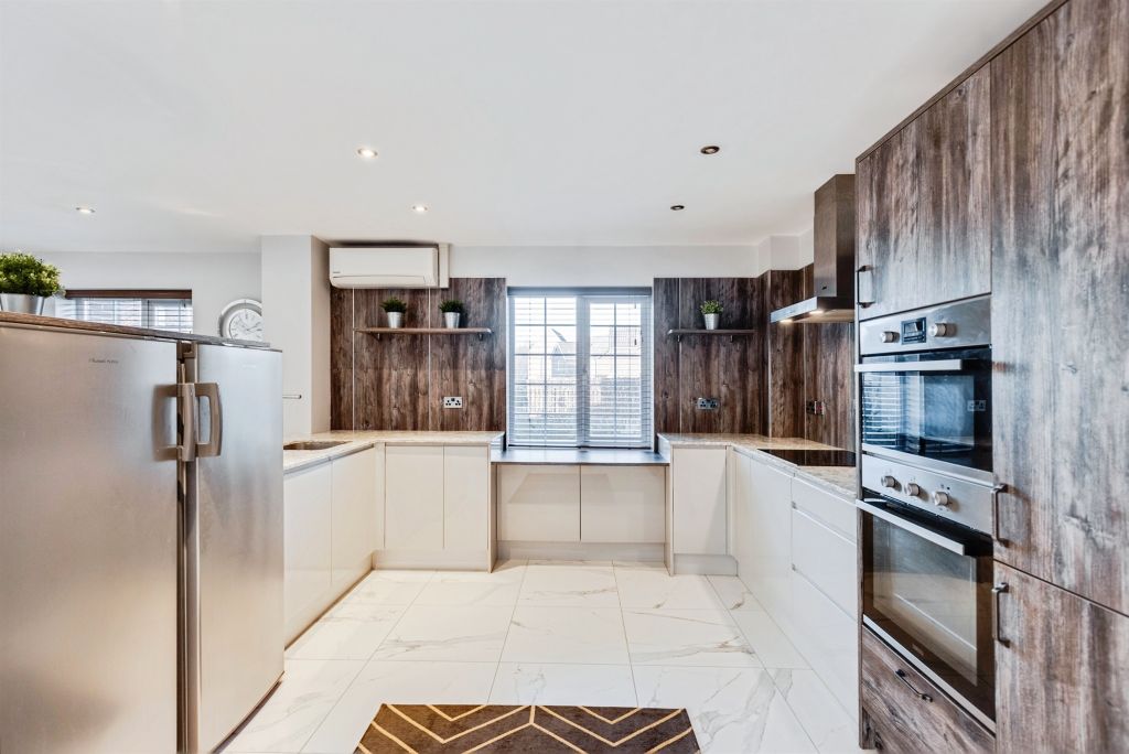 Additional image 2 of 5 bed detached house for saleMustang Way, Swindon SN5