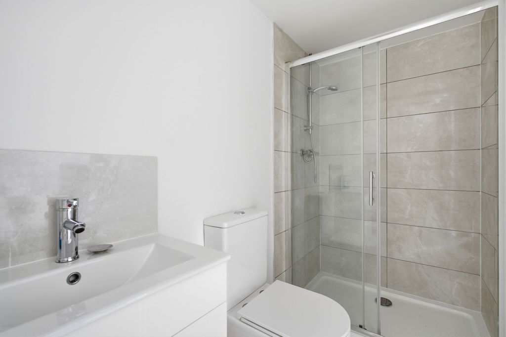 Additional image 13 of 4 bed detached house for saleRoundshead Drive, Warfield RG42