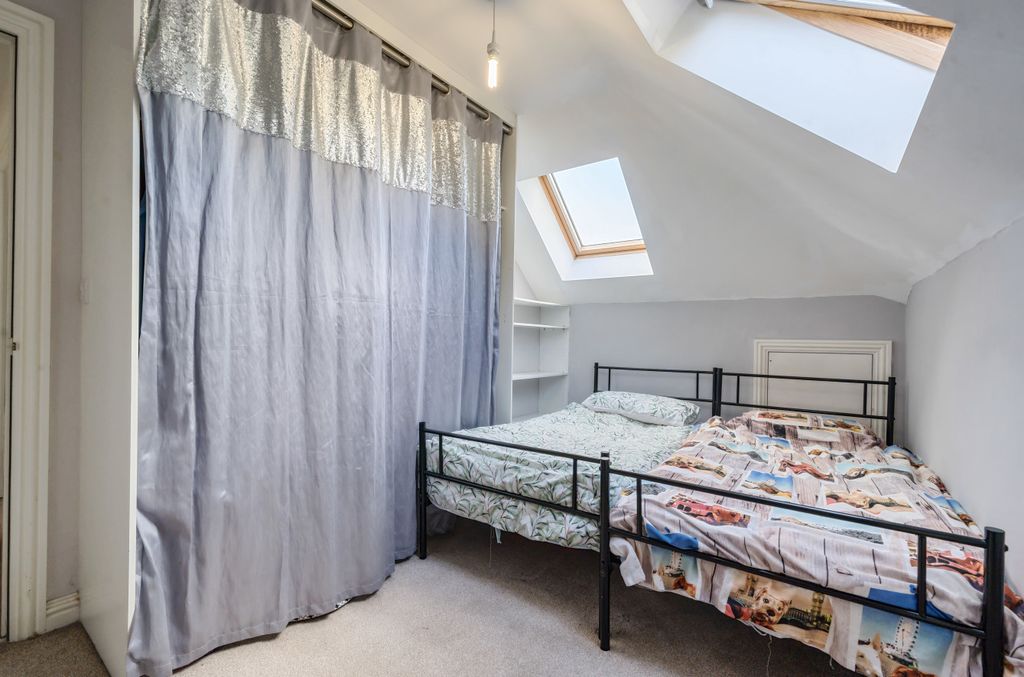 Additional image 7 of 2 bed flat for saleRoebuck Estate, Binfield, Bracknell, Berkshire RG42