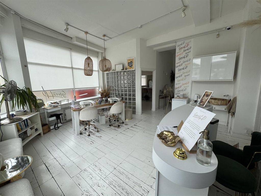 9 bed retail premises for saleDevizes Road, Old Town, Swindon SN1 photo 2