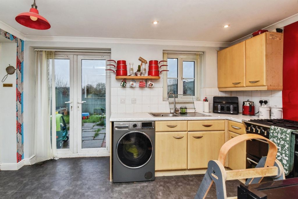 Additional image 3 of 4 bed semi-detached house for saleBowmans Court, Melksham SN12