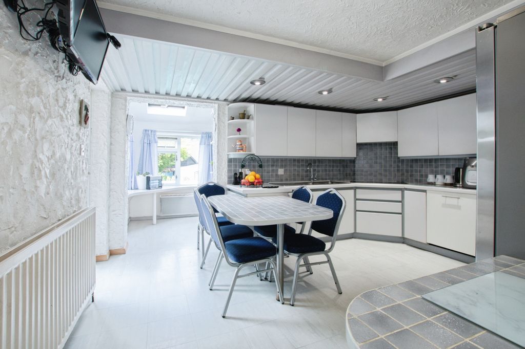Additional image 18 of 6 bed detached house for saleLyndhurst Road, Salisbury SP5
