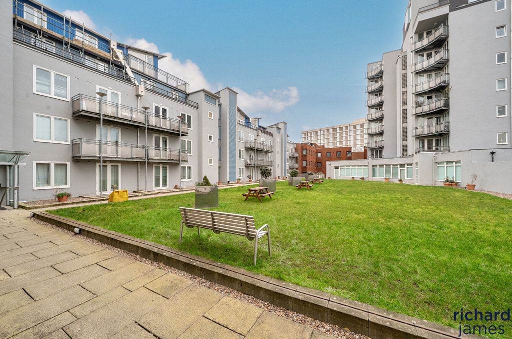 1 bed flat for saleSanford Street, Swindon SN1